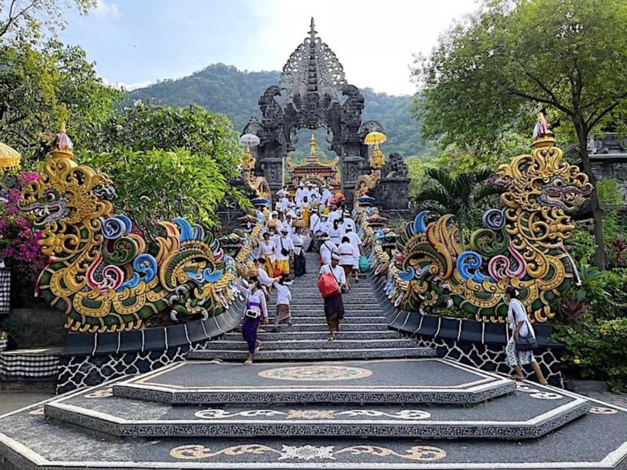 Maha Nusa Menjangan Banyuwedang Exterior photo